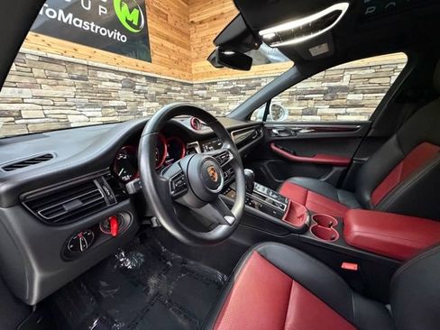 Used 2022 Porsche Macan AWD/4WD image 12