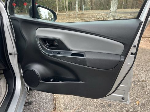 Used 2015 Toyota Yaris L image 20