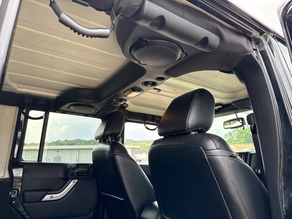 Used 2014 Jeep Wrangler Unlimited Rubicon w/ Connectivity Group AWD/4WD image 11