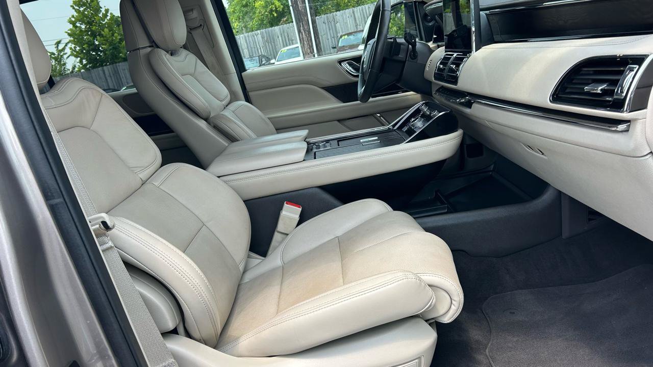 Used 2020 Lincoln Navigator Reserve w/ Equipment Group 201A Reserve AWD/4WD image 9