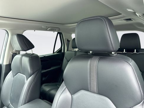 Used 2023 Honda Pilot Touring image 9