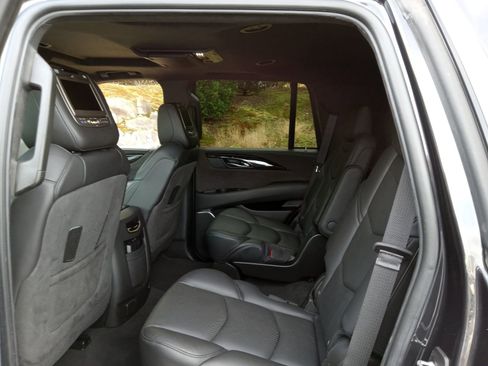 Used 2019 Cadillac Escalade Platinum image 22