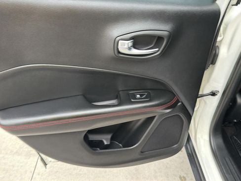 Used 2017 Jeep Compass Trailhawk w/ Leather Interior Group AWD/4WD image 19