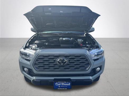 Used 2022 Toyota Tacoma TRD Off-Road w/ Black Out Package (TMS) AWD/4WD image 4