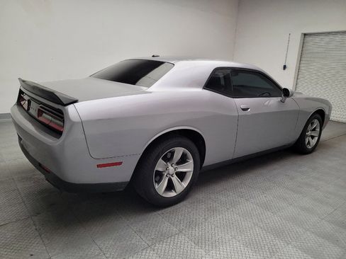 Used 2015 Dodge Challenger SXT RWD image 9