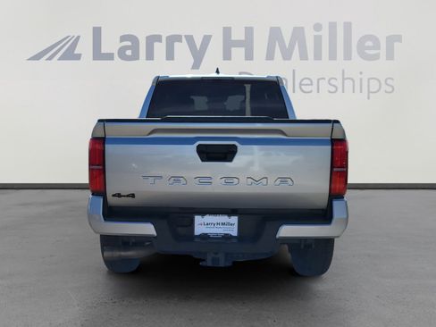 Certified 2024 Toyota Tacoma TRD Off-Road image 4