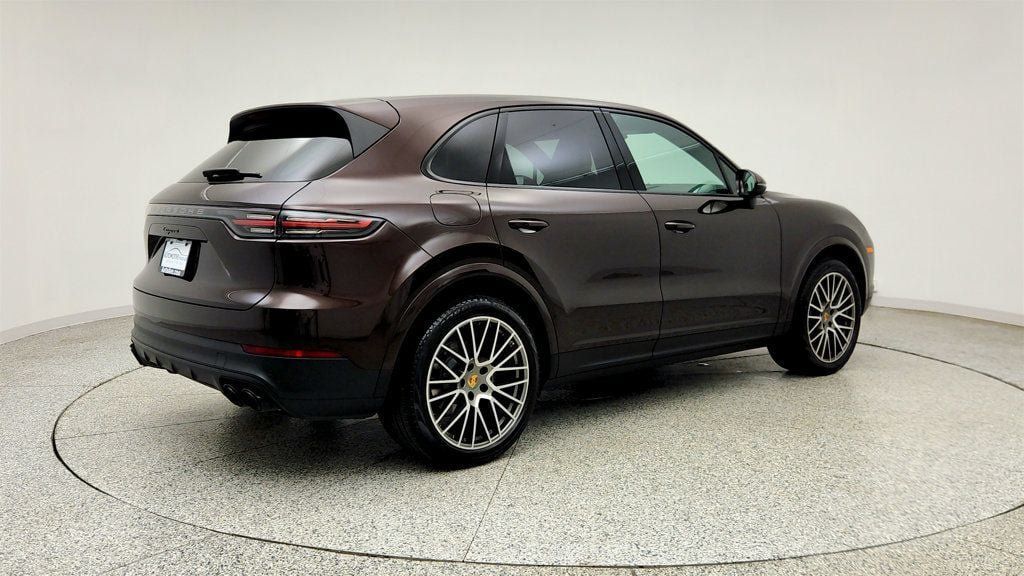 Used 2022 Porsche Cayenne Platinum Edition AWD/4WD image 5