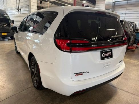 Used 2023 Chrysler Pacifica Limited w/ Uconnect Theater Family Group FWD image 24