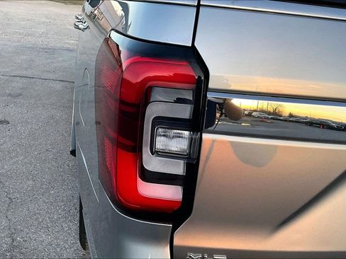 Used 2024 Ford Expedition Max Limited image 22