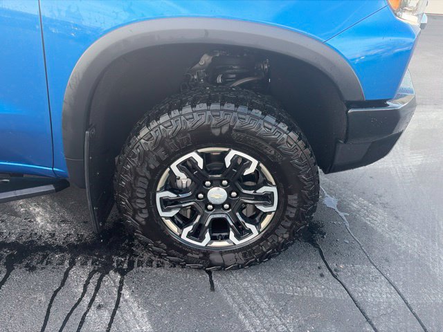 Used 2022 Chevrolet Silverado 1500 ZR2 w/ Technology Package AWD/4WD image 2
