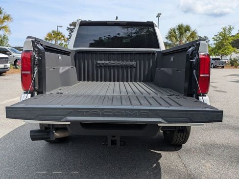 Used 2025 Toyota Tacoma SR5 AWD/4WD image 12