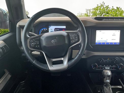 Used 2023 Ford Bronco Wildtrak image 3