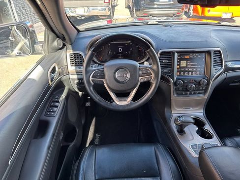 Used 2014 Jeep Grand Cherokee Overland w/ Advanced Technology Group AWD/4WD image 22