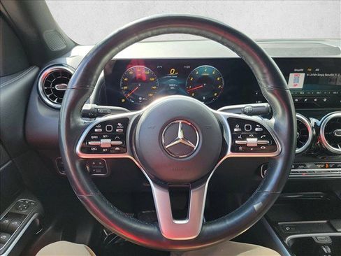 Used 2023 Mercedes-Benz GLB 250 4MATIC w/ Premium Package image 19