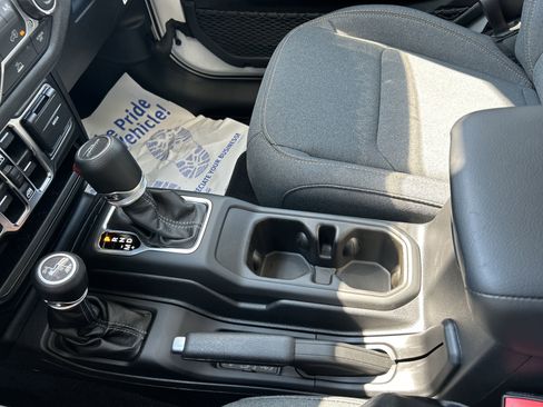 New 2025 Jeep Gladiator Sport image 21