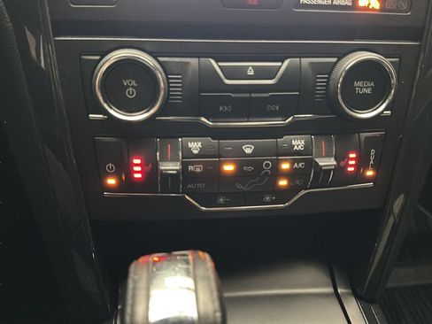 Used 2017 Ford Explorer XLT w/ Equipment Group 202A AWD/4WD image 31