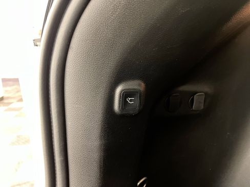 Used 2021 Jeep Cherokee Latitude Lux w/ Sun & Sound Group image 27