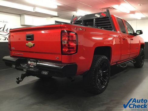 Used 2019 Chevrolet Silverado 1500 LT AWD/4WD image 10
