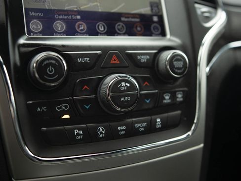 Used 2018 Jeep Grand Cherokee Limited image 9