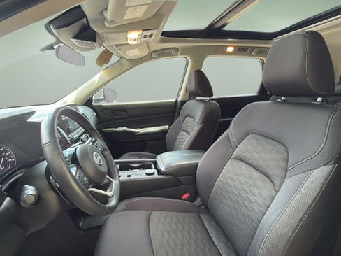 Used 2023 Nissan Pathfinder SV w/ SV Premium Package AWD/4WD image 15