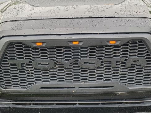Used 2018 Toyota Tacoma SR5 RWD image 11