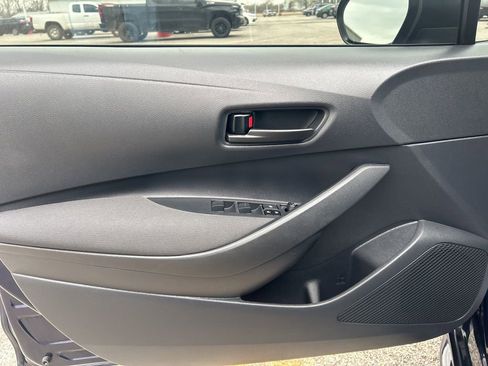 Used 2025 Toyota Corolla LE image 19