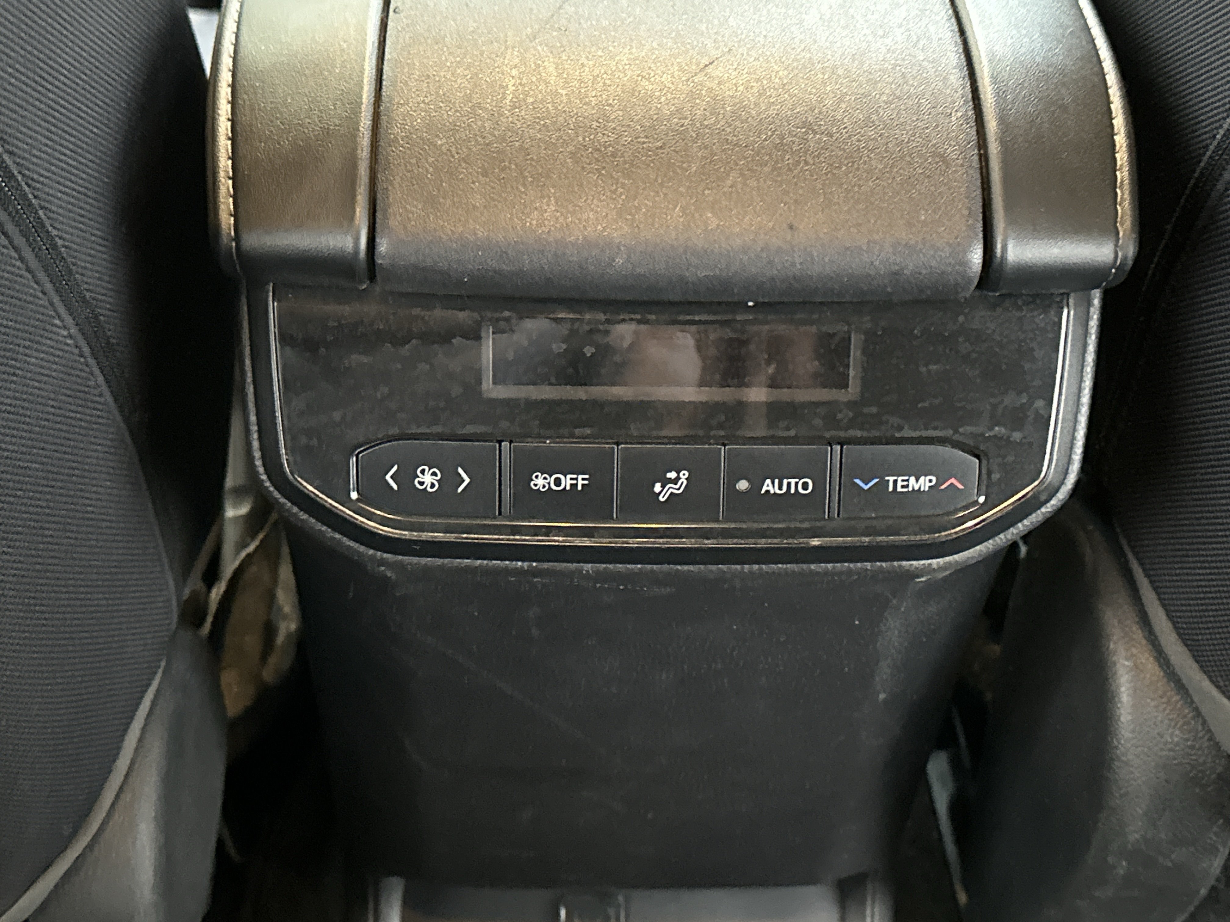 Used 2023 Toyota Highlander LE FWD image 24