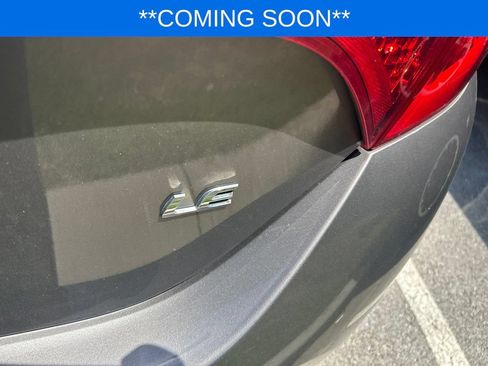 Used 2017 Toyota Corolla LE w/ Carpet Mat Package (TMS) FWD image 4