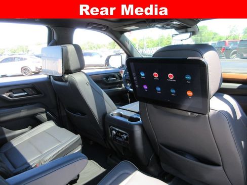 Certified 2025 GMC Yukon XL Denali w/ Denali Reserve Package AWD/4WD image 17