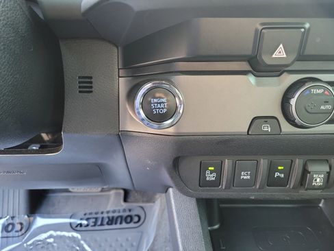 Used 2022 Toyota Tacoma TRD Sport w/ Technology Package RWD image 17