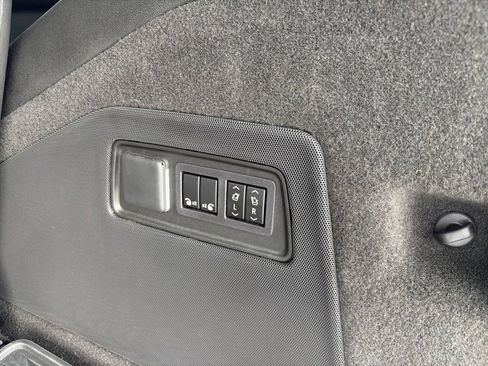 Used 2026 Cadillac Escalade Luxury AWD/4WD image 17