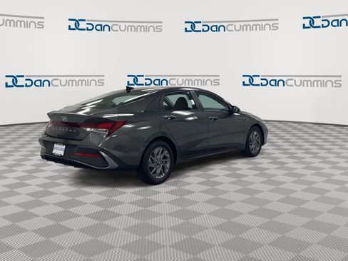 Used 2024 Hyundai Elantra SEL FWD image 8