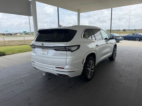 Used 2025 Buick Enclave Avenir w/ Super Cruise Package image 5