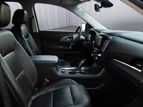 Used 2021 Chevrolet Traverse RS image 17