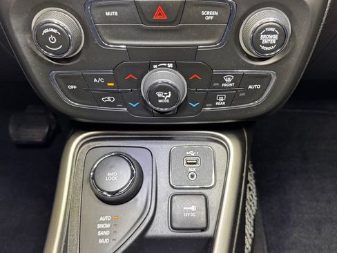 Used 2021 Jeep Compass Sport AWD/4WD image 32