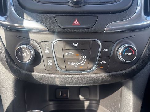 Used 2018 Chevrolet Equinox LT FWD image 20