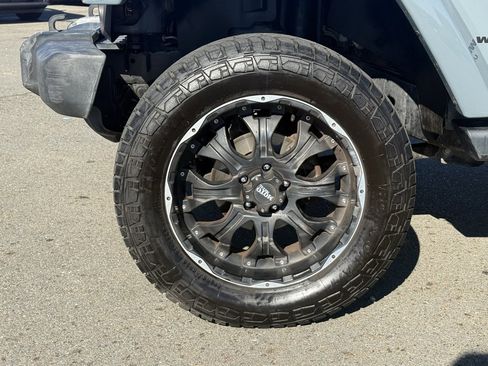 Used 2014 Jeep Wrangler Unlimited Sahara w/ Dual Top Group image 11