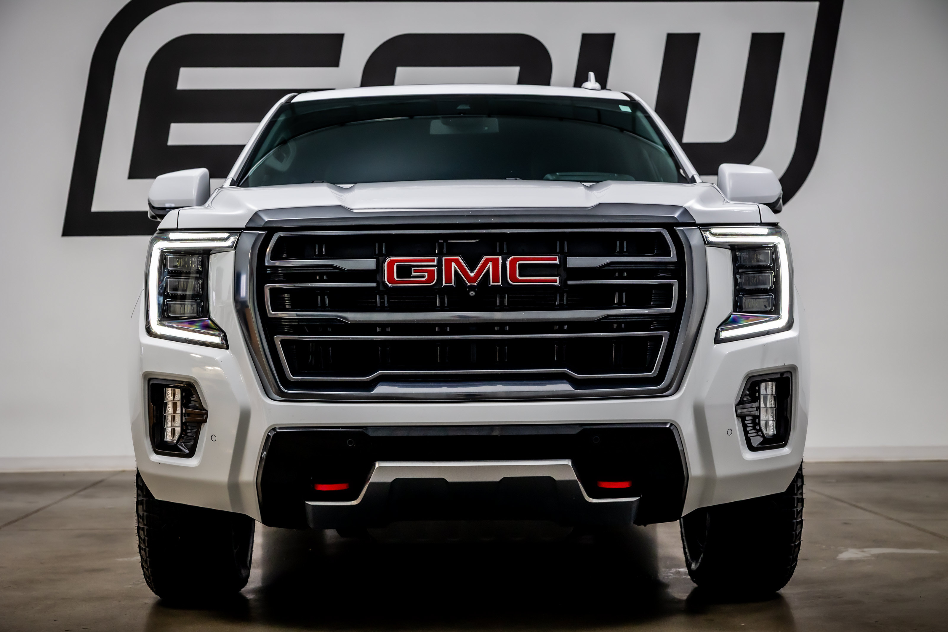 Used 2023 GMC Yukon XL AT4 w/ AT4 Premium Plus Package AWD/4WD image 4