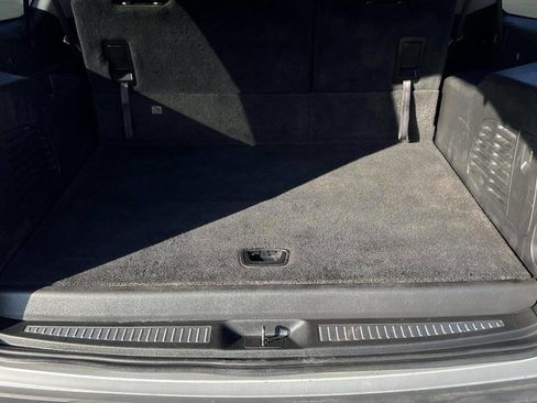 Used 2020 Chevrolet Suburban LT image 11