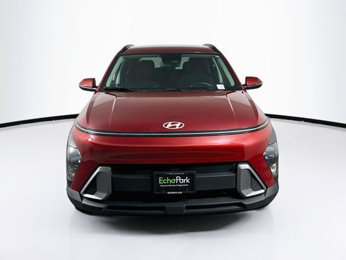 Used 2025 Hyundai Kona SEL FWD image 2