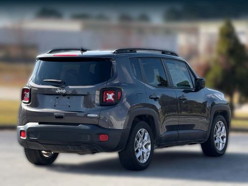 Used 2018 Jeep Renegade Latitude image 9
