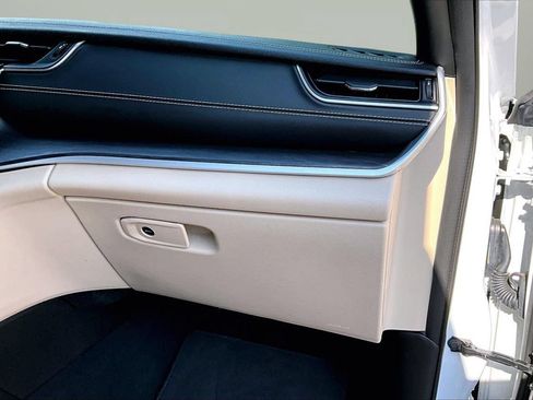 Used 2023 Jeep Grand Cherokee Limited AWD/4WD image 20