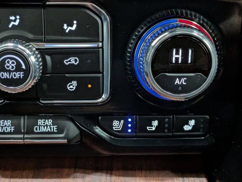 Used 2024 GMC Yukon Denali Ultimate AWD/4WD image 12