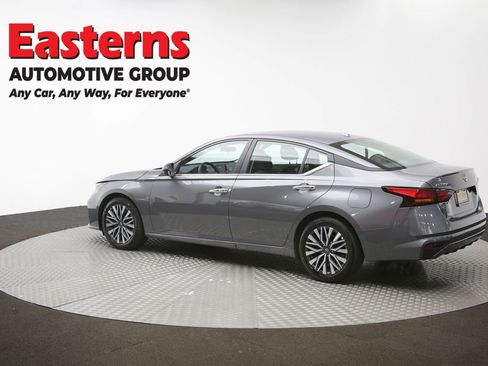 Used 2025 Nissan Altima 2.5 SV FWD image 62