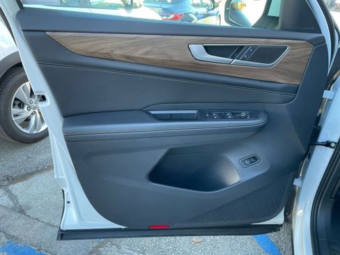 Used 2025 Volkswagen Atlas SE image 20