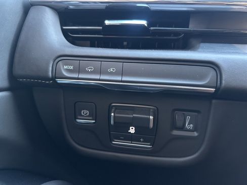 Used 2023 Cadillac Escalade Sport Platinum image 9