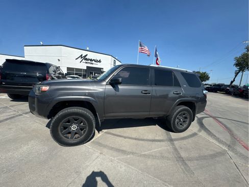 Used 2015 Toyota 4Runner SR5 RWD image 1
