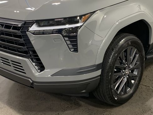 Used 2025 Lexus GX 550 image 7