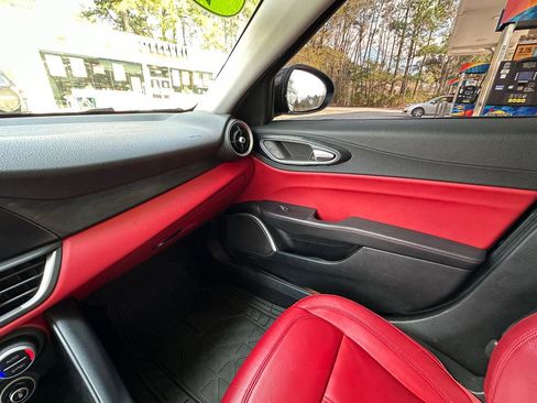 Used 2020 Alfa Romeo Giulia w/ Nero Edizione image 22