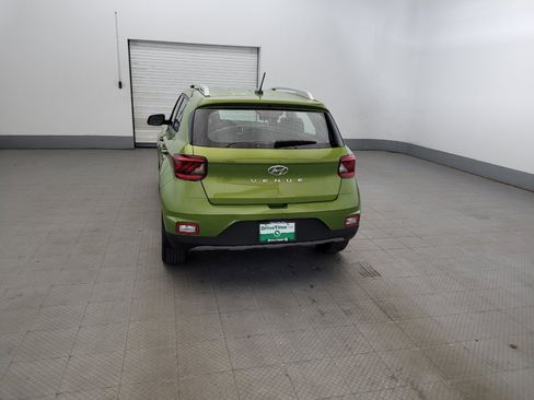 Used 2024 Hyundai Venue SEL FWD image 6